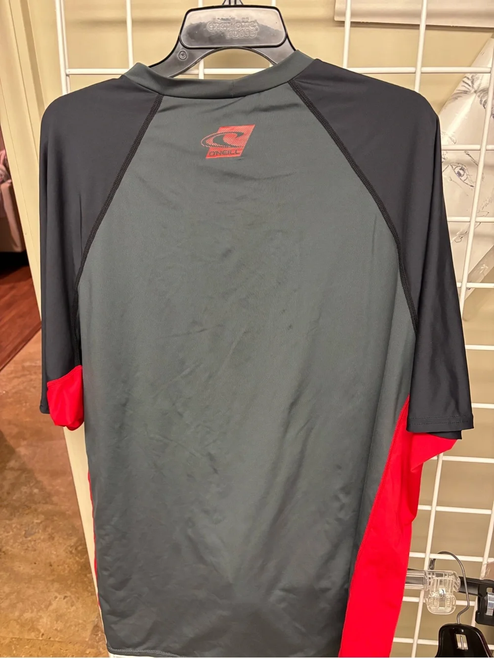 O’Neill Men’s 3XL 24/7 Sun Tee Rash Guard Shirt UPF 50+ Gray Red NWOT